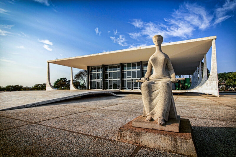 Escultura A Justiça obra de Alfredo Ceschiatti de 1961 diante do STF Supremo Tribunal Federal – sede do Poder Judiciário